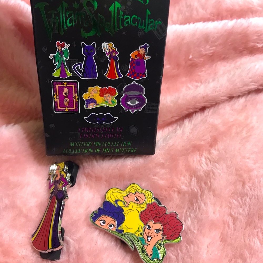 Collectibles hocus pocus pins Halloween 2021